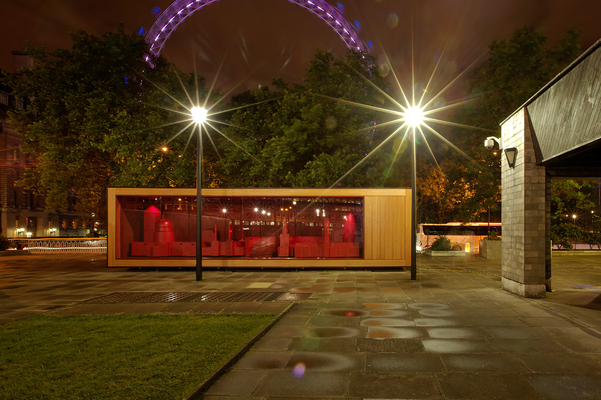 The London Dresser · millimetre