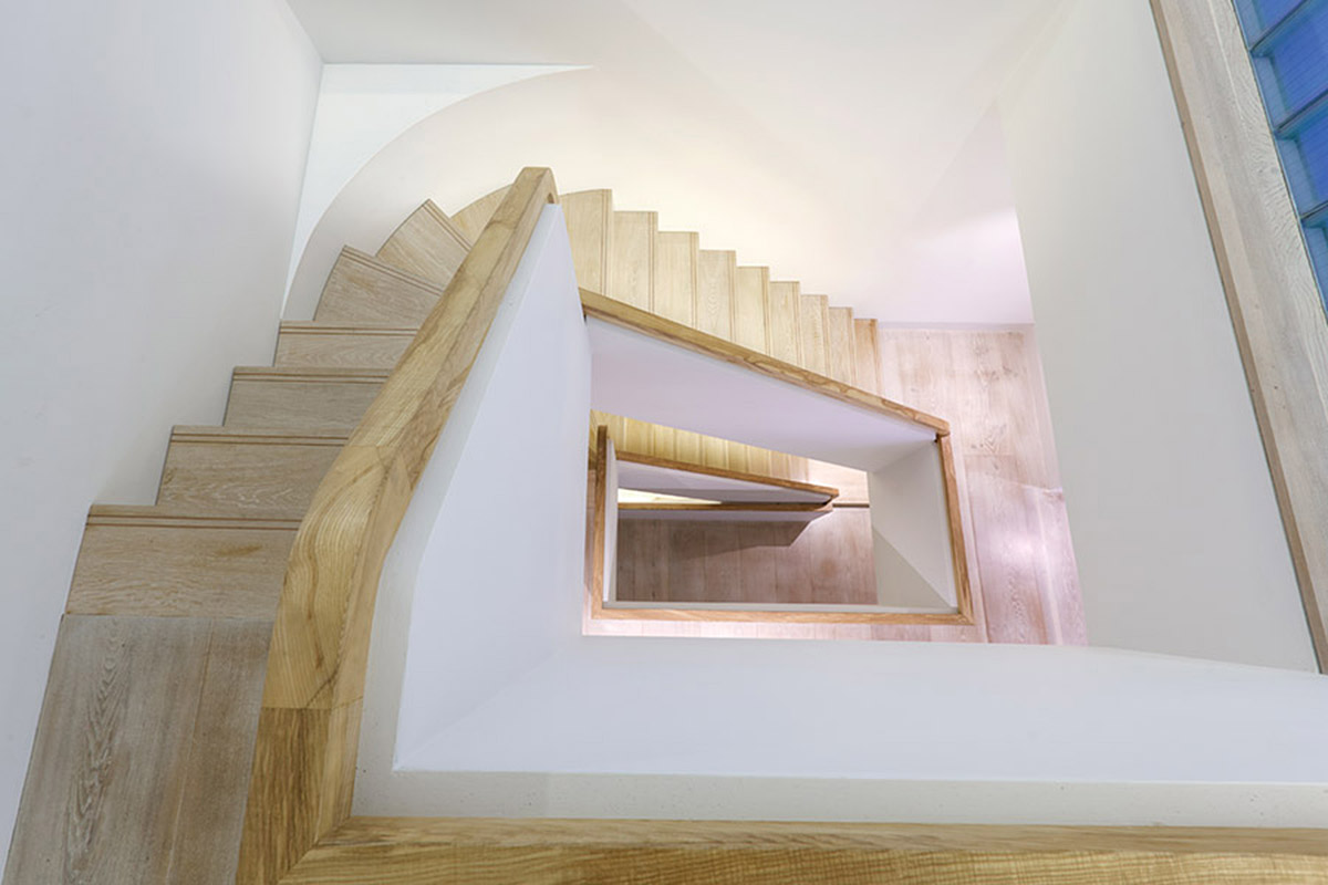 Threeflight oak staircase · millimetre