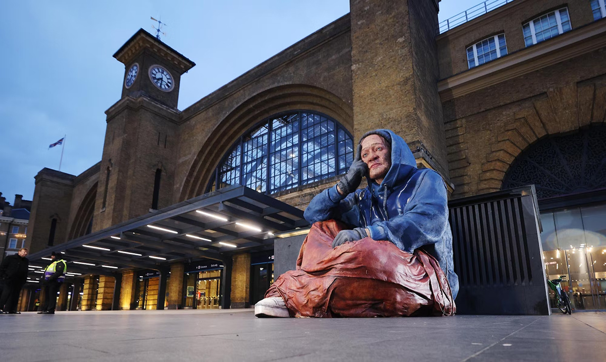 Crisis unveils huge new sculpture to help highlight homelessness