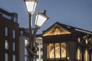 A8. First kiss at last light - Alex Chinneck - Photography by Charles Emerson-CROP-2