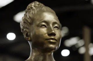 rayvenndclark_art Mother Vérité sculpture in the workshop